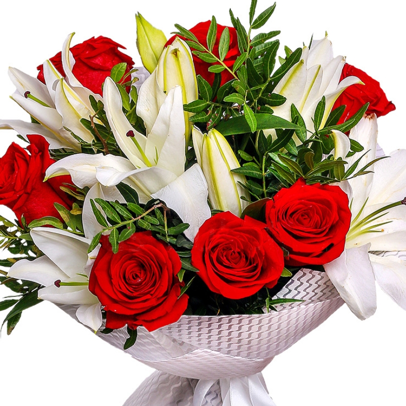 Букет из роз и лилий "Любовь Амура"